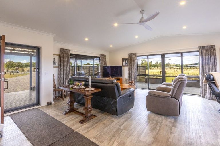 Photo of property in 1 Elm Place, Waipukurau, 4284