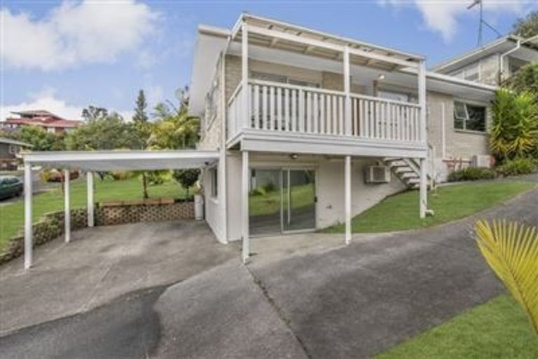 Photo of property in 1/7 Malters Place, Browns Bay, Auckland, 0630