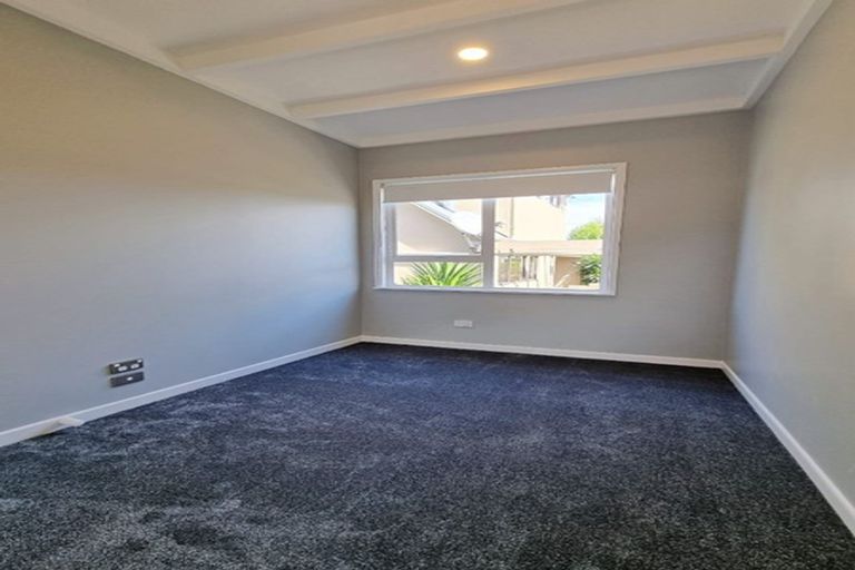 Photo of property in 92 Browns Bay Road, Rothesay Bay, Auckland, 0630