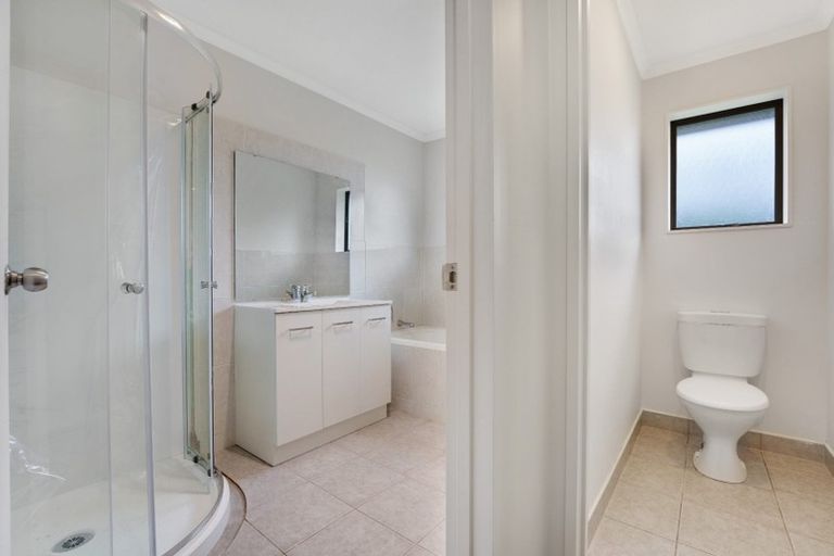 Photo of property in 10a Cade Place, Weymouth, Auckland, 2103