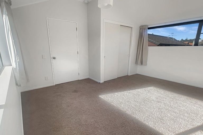 Photo of property in 2/136 Karori Road, Karori, Wellington, 6012