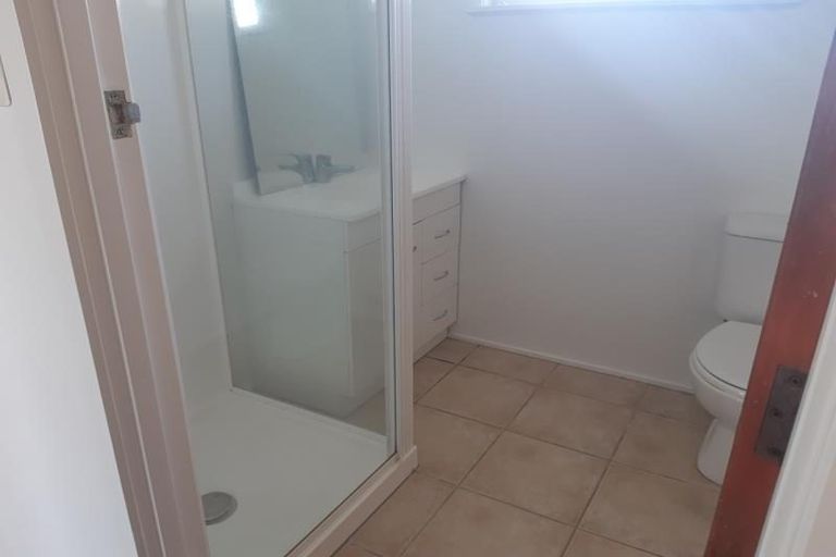 Photo of property in 2/4 Lingfield Street, Glenfield, Auckland, 0629