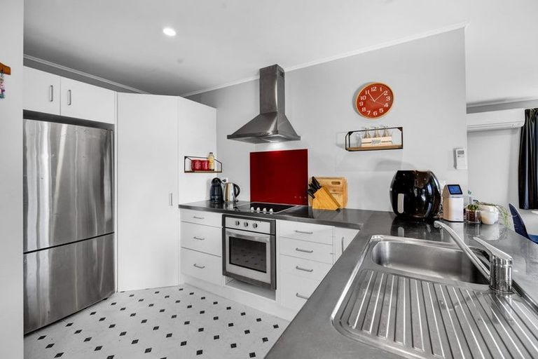 Photo of property in 6 Brookes Terrace, Waitara, 4320