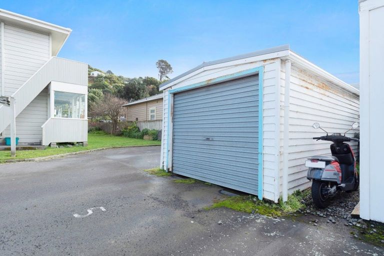 Photo of property in 5/139 Queens Drive, Lyall Bay, Wellington, 6022
