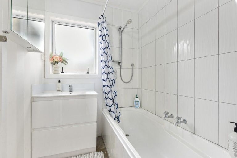 Photo of property in 10 John Road, Fairy Springs, Rotorua, 3015