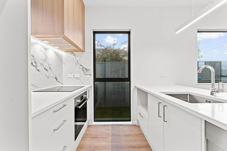Photo of property in 1/113 Flanshaw Road, Te Atatu South, Auckland, 0610