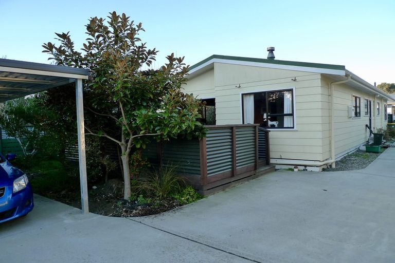 Photo of property in 175 Te Moana Road, Waikanae, 5036
