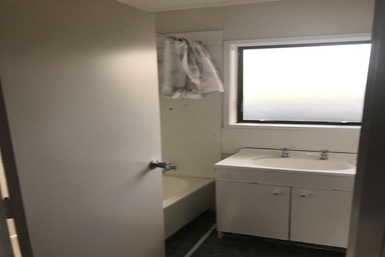 Photo of property in 1/23 Greenhaven Avenue, Opaheke, Papakura, 2113