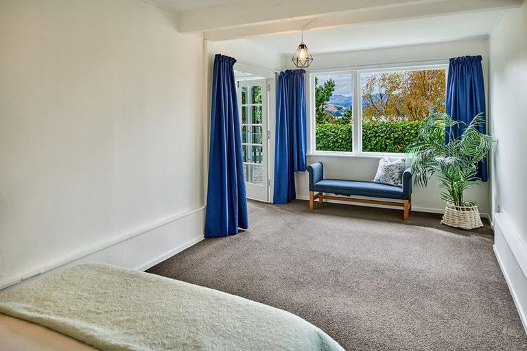 Photo of property in 30 Mana View Road, Paremata, Porirua, 5026