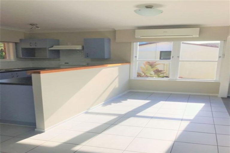 Photo of property in 19 Hartley Terrace, Massey, Auckland, 0614