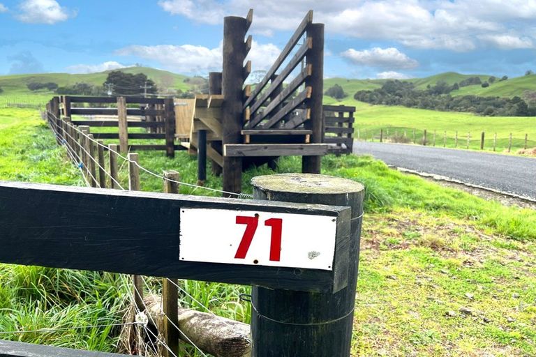 Photo of property in 71 Puketutu Road, Bombay, 2472