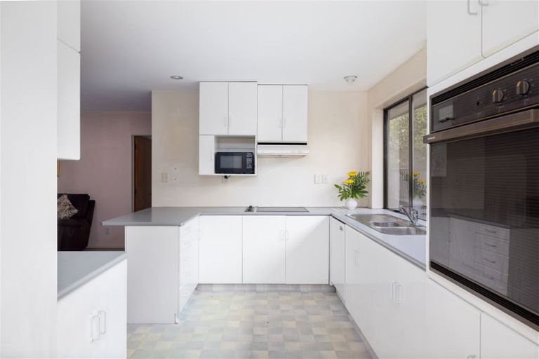 Photo of property in 81 Apsley Drive, Avonhead, Christchurch, 8042