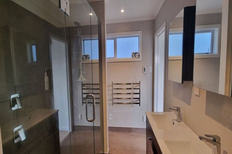 Photo of property in 2/17 Bevyn Street, Castor Bay, Auckland, 0620