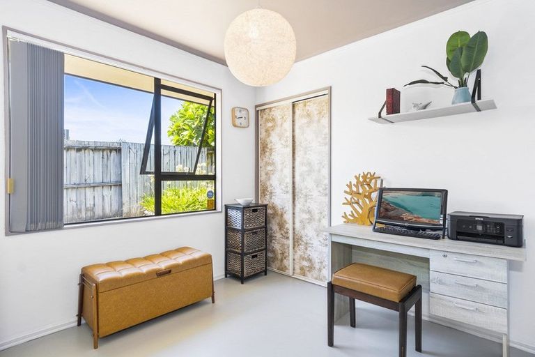 Photo of property in 42 Katerini Grove, Papamoa Beach, Papamoa, 3118