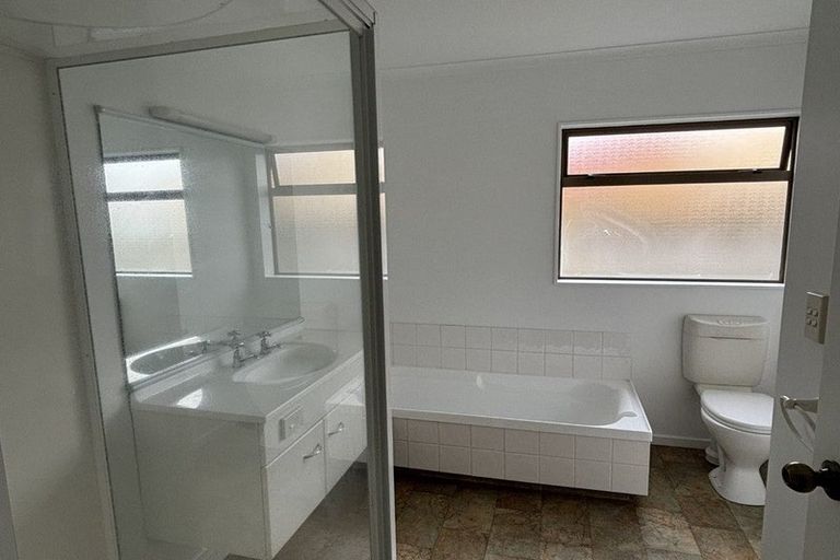 Photo of property in 5 Blythfield Place, Taradale, Napier, 4112