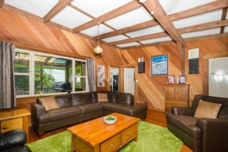 Photo of property in 136 Horsman Road, Waitakere, Henderson, 0782