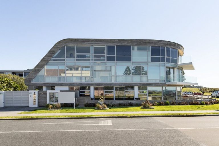 Photo of property in 6/50 Marine Parade, Mount Maunganui, 3116