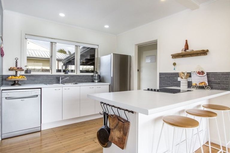 Photo of property in 11d Springs Road, Parakai, 0830