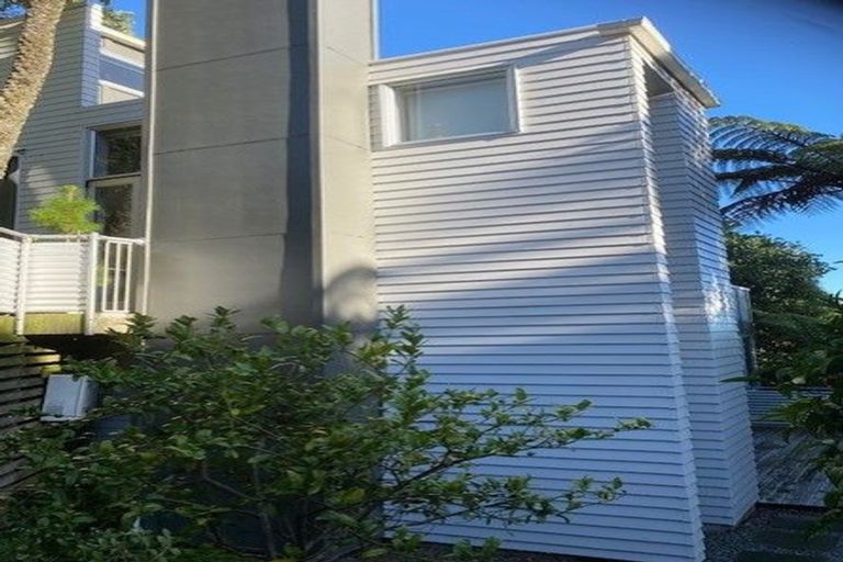 Photo of property in 6 Glentui Grove, Khandallah, Wellington, 6035