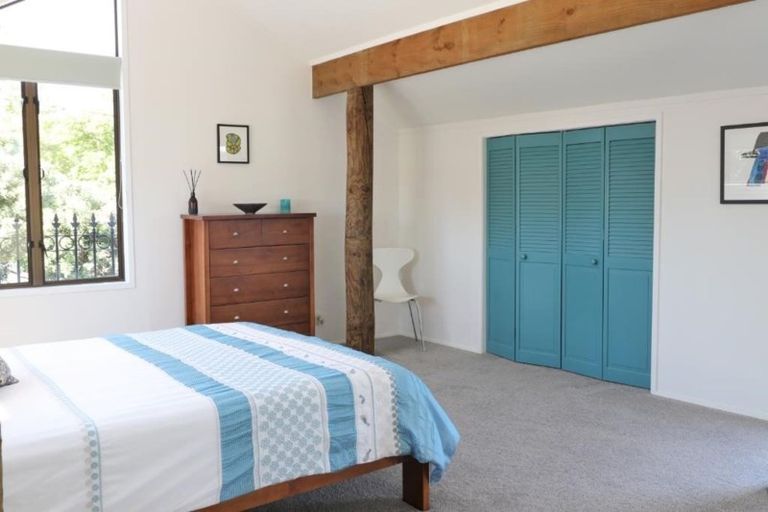 Photo of property in 38 Waterview Road, Stanley Point, Auckland, 0624