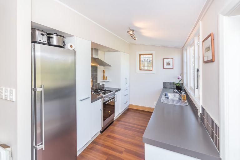 Photo of property in 92 Martin Avenue, Beckenham, Christchurch, 8023