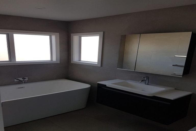 Photo of property in 87 Grant Road, Thorndon, Wellington, 6011