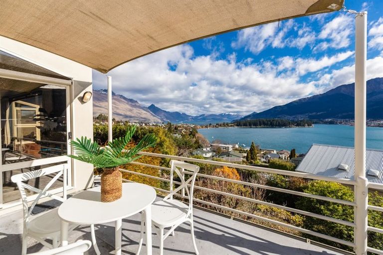 Photo of property in 23 Balmoral Drive, Kelvin Heights, Queenstown, 9300