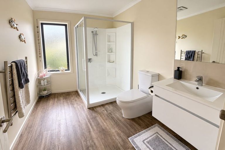 Photo of property in 2 Angus Place, Carterton, 5713