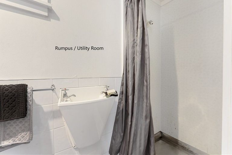 Photo of property in 17 Miles Place, Awapuni, Palmerston North, 4412