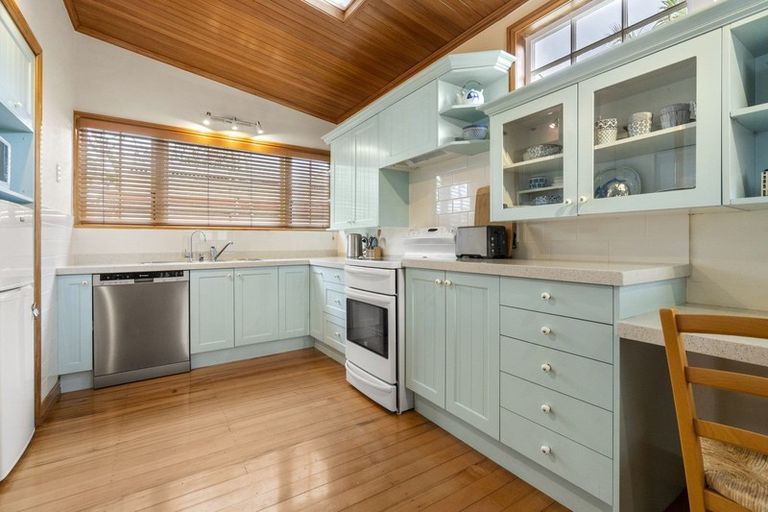 Photo of property in 1 Oxford Terrace, Devonport, Auckland, 0624