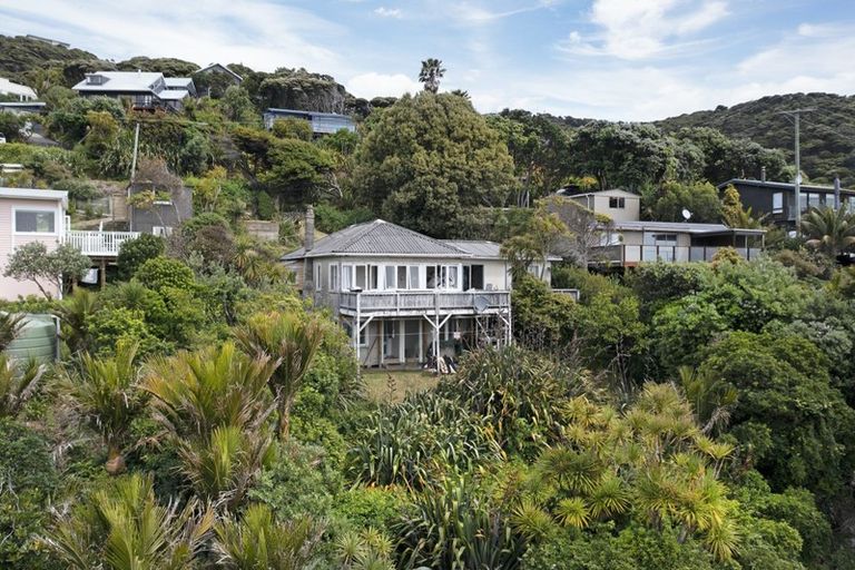 Photo of property in 29 Rayner Road, Piha, New Lynn, 0772