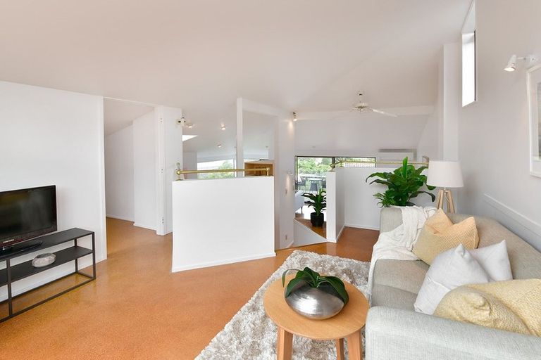 Photo of property in 2/3 Swann Beach Road, Stanmore Bay, Whangaparaoa, 0932