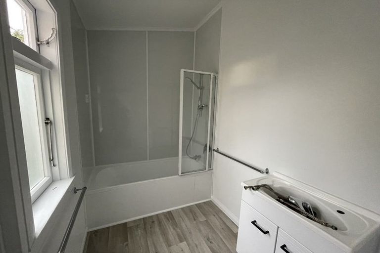 Photo of property in 23 Perrin Place, Kelvin Grove, Palmerston North, 4414