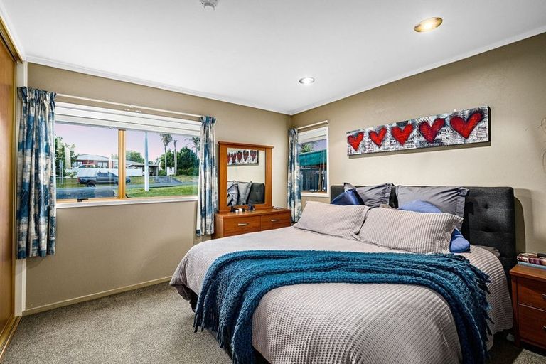 Photo of property in 85 Hobsonville Road, West Harbour, Auckland, 0618