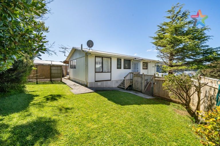 Photo of property in 1 Mcmanaway Grove, Stokes Valley, Lower Hutt, 5019