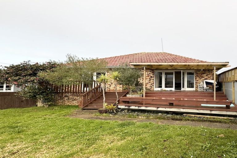 Photo of property in 54 Seymour Road, Sunnyvale, Auckland, 0612