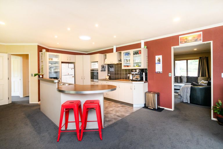 Photo of property in 54 Roberts Line, Kelvin Grove, Palmerston North, 4414