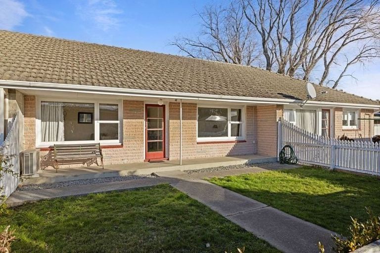 Photo of property in 2/9a Curletts Road, Sockburn, Christchurch, 8042