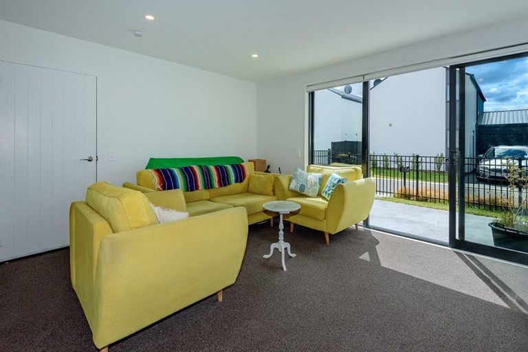 Photo of property in 16 Wheatsheaf Lane, Heathcote Valley, Christchurch, 8022