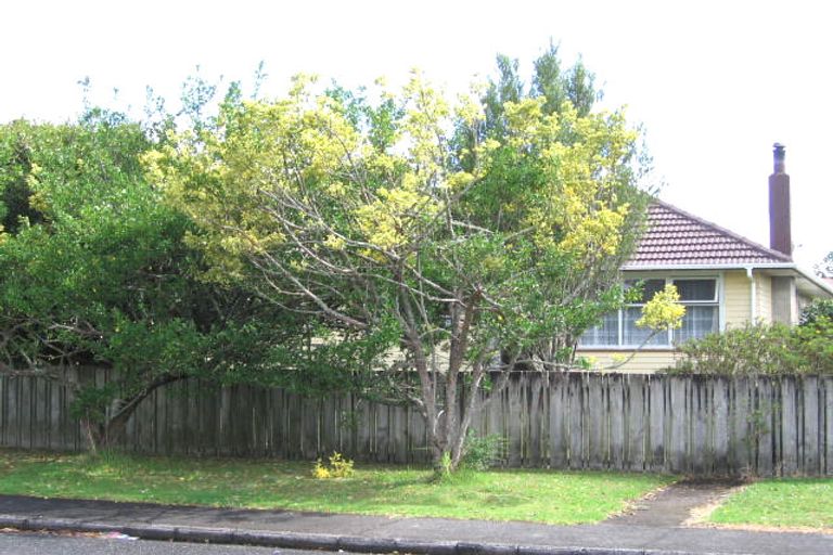 Photo of property in 84 Tirimoana Road, Te Atatu South, Auckland, 0602