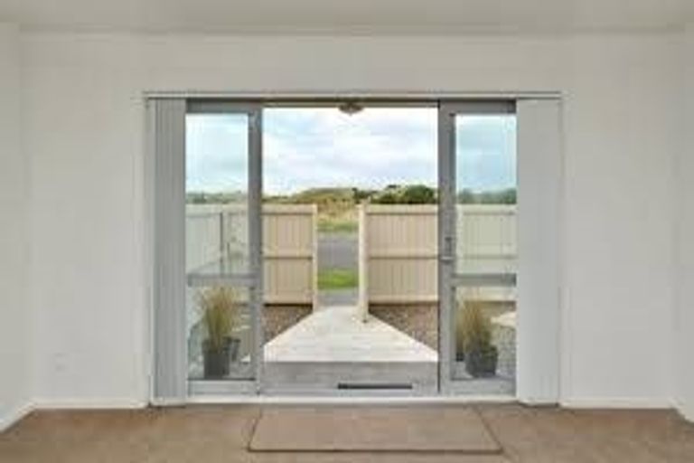 Photo of property in 1/400 Marine Parade, South New Brighton, Christchurch, 8062
