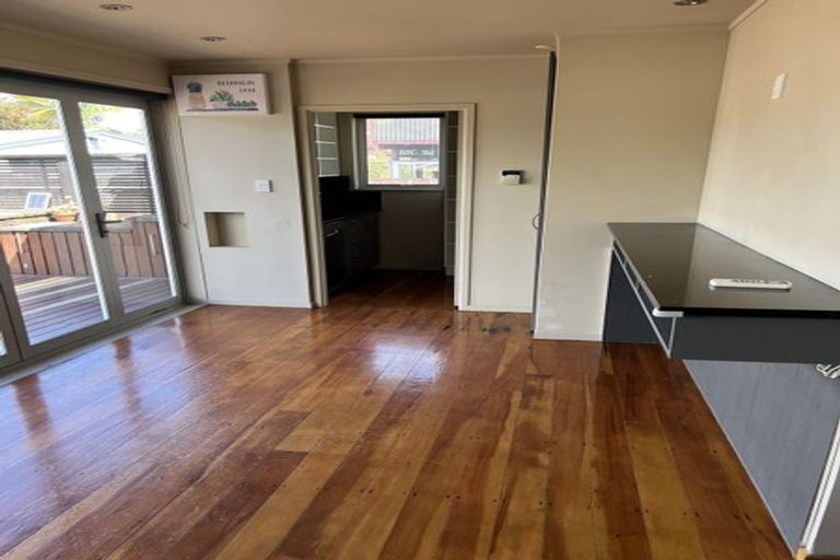 Photo of property in 41 Thornlow Street, Glendene, Auckland, 0602