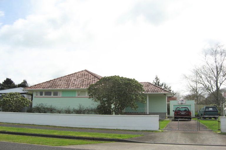 Photo of property in 10 Tawa Street, Inglewood, 4330