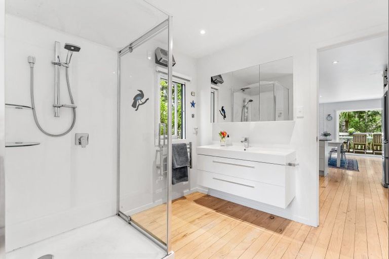 Photo of property in 8 Grand View Road, Leigh, 0985