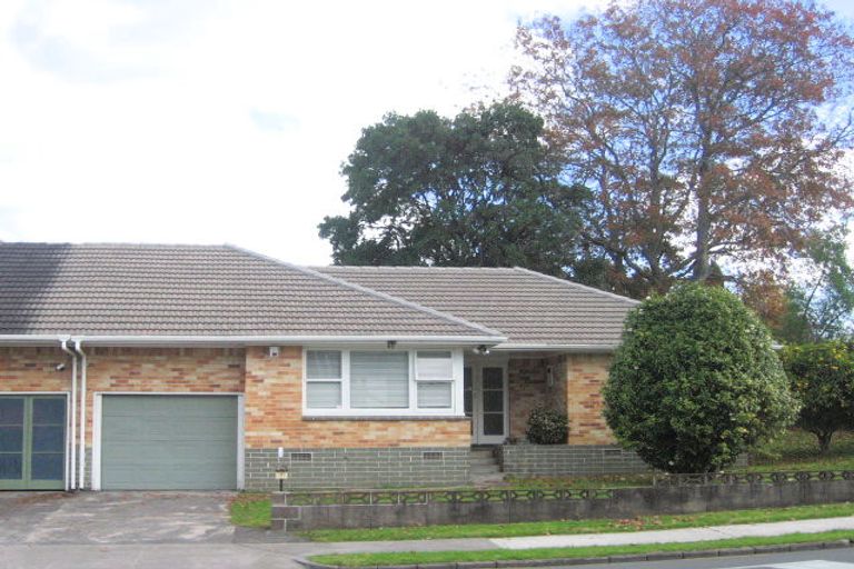 Photo of property in 1a Sutton Crescent, Papatoetoe, Auckland, 2025