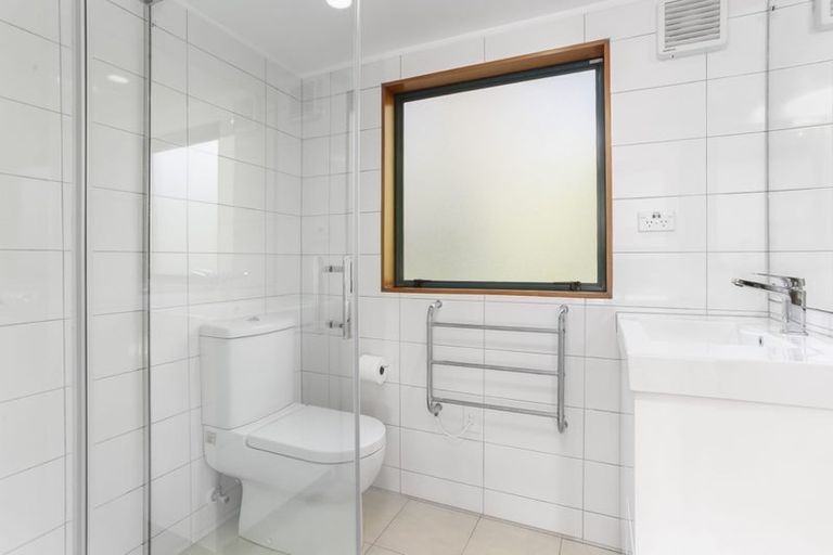 Photo of property in 22 Cochran Road, Oratia, Auckland, 0604