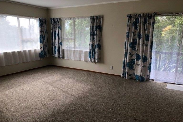 Photo of property in 2/83 Daffodil Street, Titirangi, Auckland, 0604