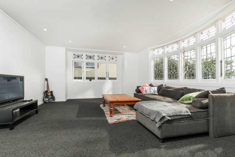 Photo of property in 24 Sulphur Beach Road, Northcote Point, Auckland, 0627