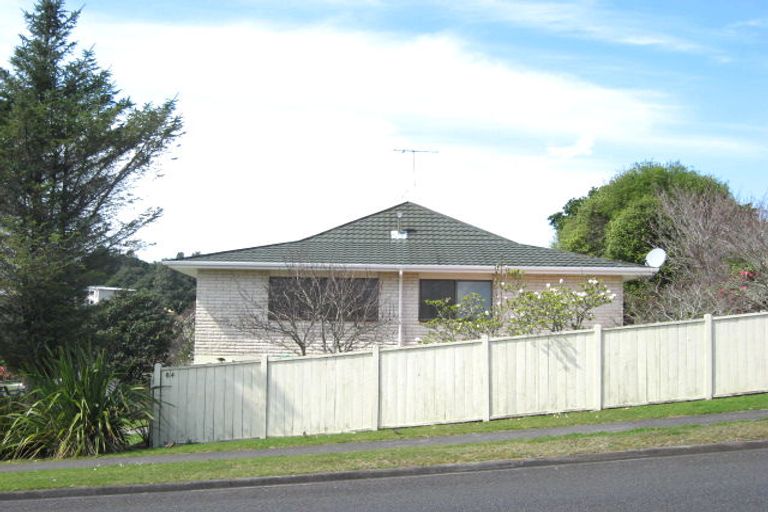 Photo of property in 84 Heta Road, Highlands Park, New Plymouth, 4312