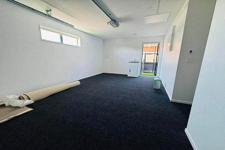 Photo of property in 17 Akoranga Place, Hornby, Christchurch, 8042